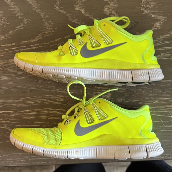 NIKE FREE - SIZE 8.5 / NEON YELLOW - Picture 3 of 7